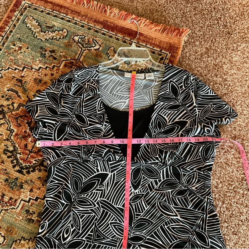 Sag Harbor Black and White Patterned Top, Stretch, short sleeves, lg - Picture 7 of 9